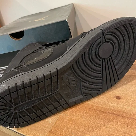 NWT Nike Men’s Air Jordan 1 Mid Black/Black - 2020 - 9.5 - Picture 5 of 6